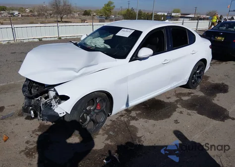 2017 Alfa Romeo Giulia Ti Awd z USA, uszkodzony, nr VIN ZARFAEEN6H7554998